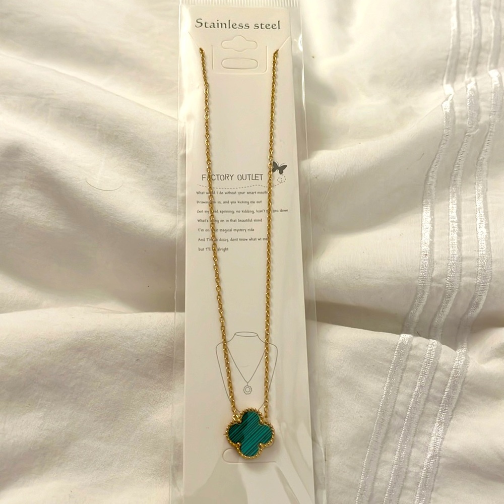 VCA design necklace green